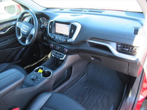 Used 2024 GMC Terrain SLT w/ Infotainment Package II image 12