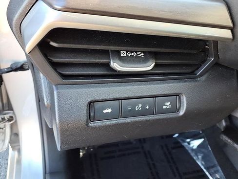 Used 2024 Nissan Altima 2.5 SV AWD/4WD image 13