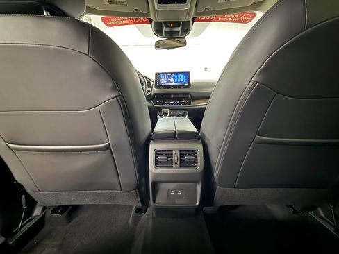 Used 2024 Nissan Rogue Platinum FWD image 17