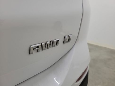 Used 2023 Chevrolet Equinox LT w/ Driver Convenience Package image 8