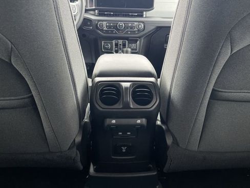 Used 2025 Jeep Wrangler Unlimited Sahara AWD/4WD image 21
