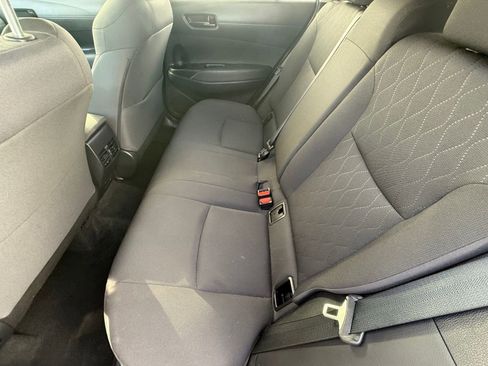 Used 2025 Toyota Corolla Cross LE image 28