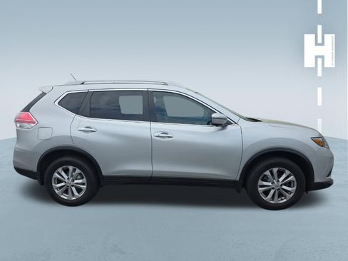 Used 2016 Nissan Rogue SV w/ SV Premium Package image 3
