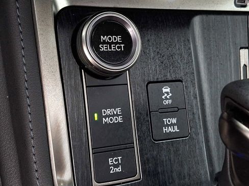 Used 2025 Lexus GX 550 w/ Accessory Package (2T) image 16