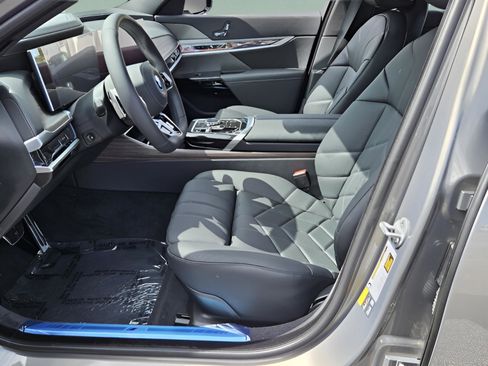 New 2025 BMW i7 xDrive60 image 9