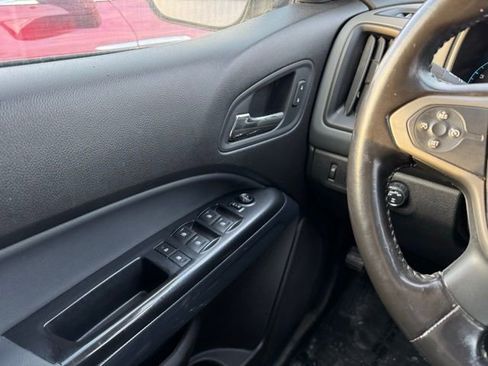 Used 2017 Chevrolet Colorado Z71 image 30