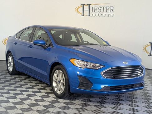 Used 2019 Ford Fusion SE FWD image 2