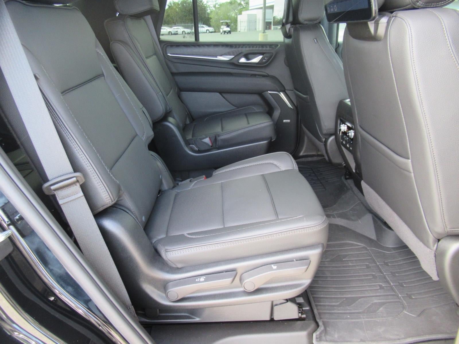 Used 2024 GMC Yukon Denali w/ Advanced Technology Package AWD/4WD image 37