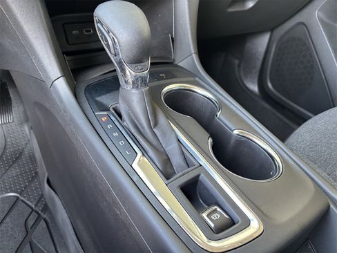 Certified 2024 Chevrolet Equinox LT w/ LPO, Floor Liner Package image 18