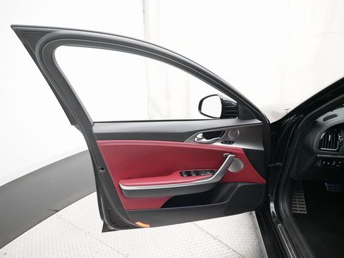 Used 2018 Kia Stinger GT2 image 28
