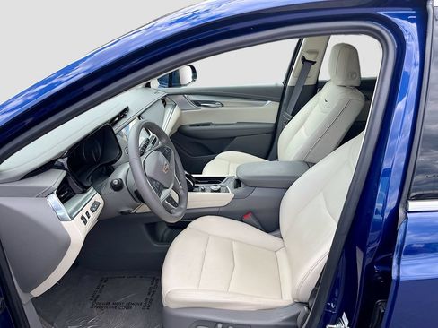Used 2025 Cadillac XT5 Premium Luxury w/ Technology Package AWD/4WD image 22