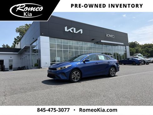 Certified 2023 Kia Forte LXS FWD image 1