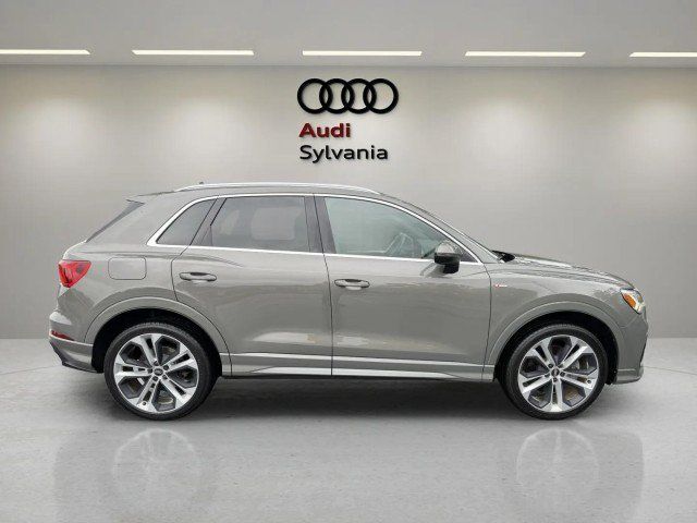 Used 2019 Audi Q3 2.0T Premium Plus w/ Premium Plus Package AWD/4WD image 8