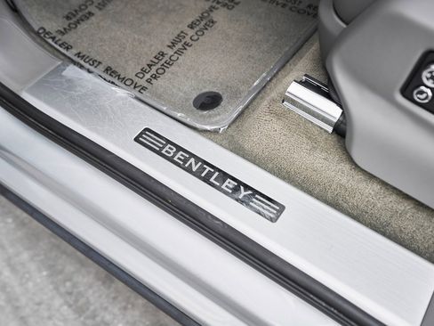 Used 2023 Bentley Bentayga Extended Wheelbase image 33