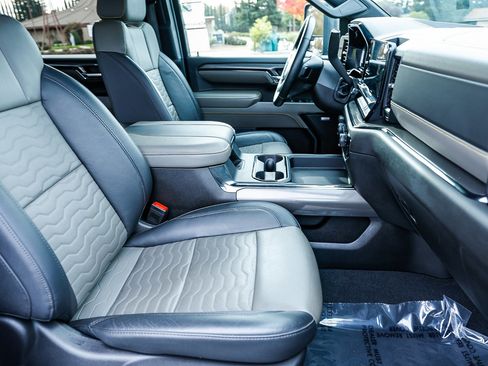 Used 2024 Chevrolet Silverado 2500 ZR2 w/ Snow Plow Prep/Camper Package image 17