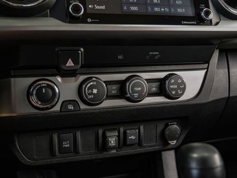 Used 2020 Toyota Tacoma SR5 image 32