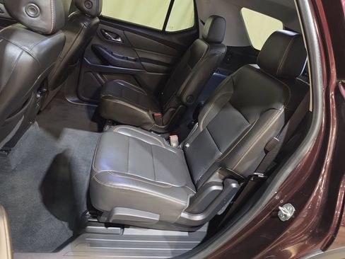 Used 2021 Chevrolet Traverse LT FWD image 23