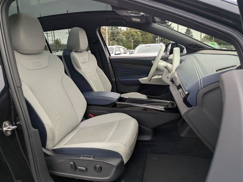 Used 2023 Volkswagen ID.4 Pro S AWD/4WD image 34