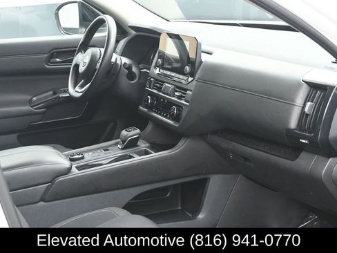 Used 2024 Nissan Pathfinder S AWD/4WD image 6