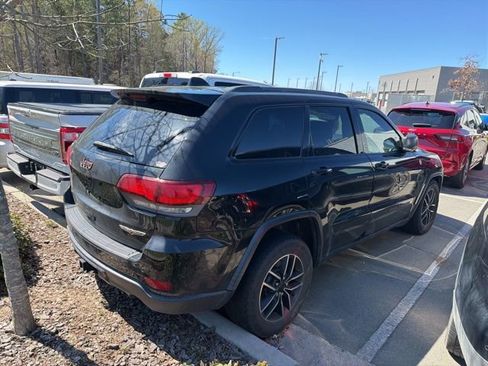 Used 2017 Jeep Grand Cherokee Trailhawk image 9