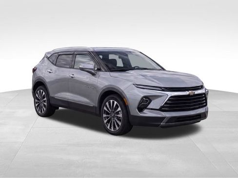 Used 2023 Chevrolet Blazer Premier w/ Enhanced Convenience Package AWD/4WD image 6
