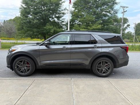 New 2026 Ford Explorer ST-Line w/ ST-Line Street Pack AWD/4WD image 4