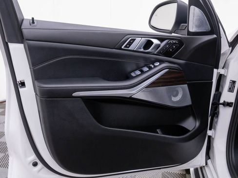 Certified 2025 BMW X7 xDrive40i w/ Executive Package image 13