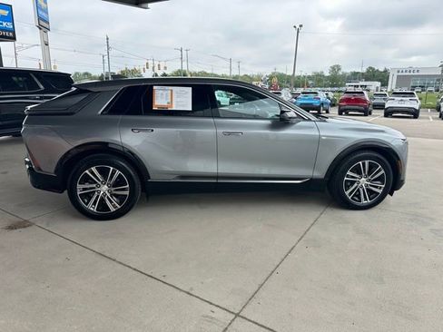 Used 2024 Cadillac Lyriq Luxury AWD/4WD image 8