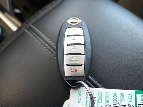 Used 2022 Nissan Pathfinder SL AWD/4WD image 15