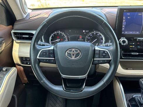 Used 2022 Toyota Highlander Platinum AWD/4WD image 18