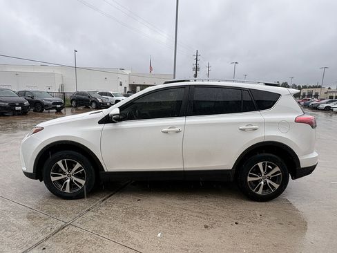 Used 2017 Toyota RAV4 XLE w/ Premium Special Value Package FWD image 5