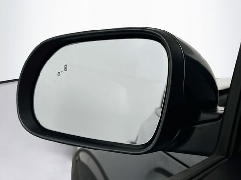 Used 2025 Kia Soul LX w/ LX Technology Package FWD image 16