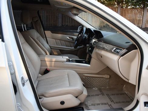 Used 2014 Mercedes-Benz E 550 4MATIC Sedan image 22