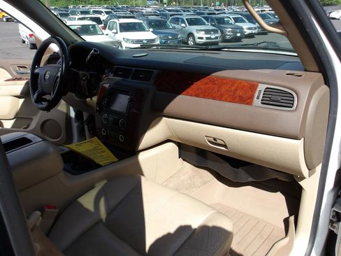Used 2010 Chevrolet Tahoe 4WD Hybrid image 13