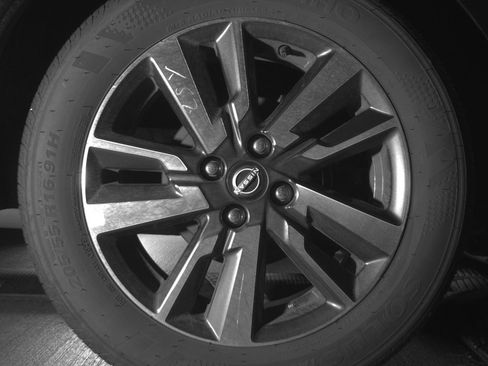 Used 2025 Nissan Versa SV FWD image 15