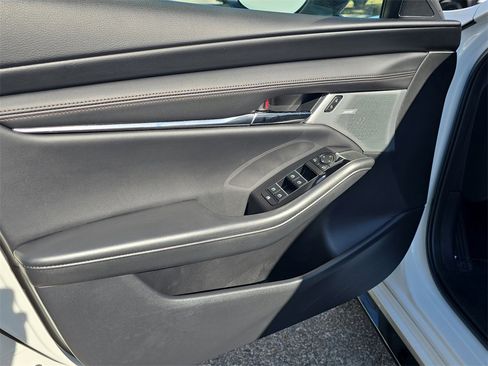 Used 2024 MAZDA MAZDA3 Hatchback w/ Appearance Package image 16