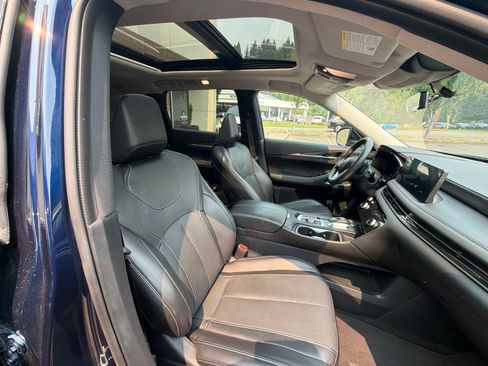 Used 2025 INFINITI QX60 Luxe AWD/4WD image 5