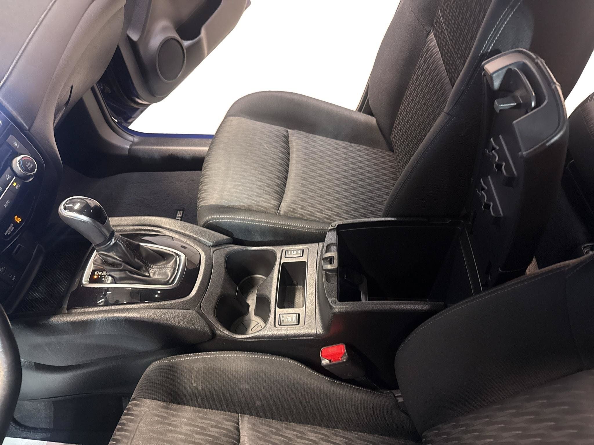 Used 2017 Nissan Rogue SV AWD/4WD image 15