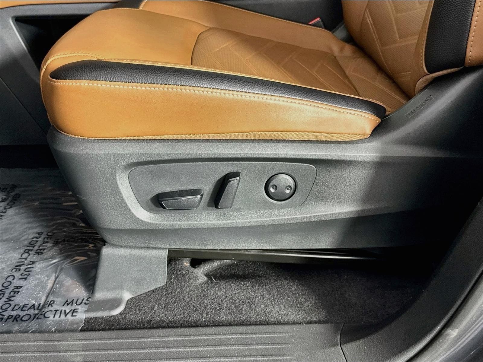 Certified 2025 Nissan Pathfinder Platinum w/ Cargo Package FWD image 21