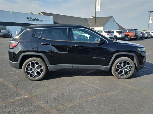 Used 2025 Jeep Compass Limited AWD/4WD image 4
