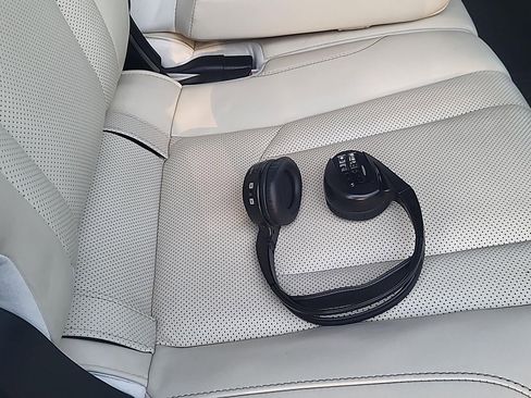 Used 2020 Lexus LX 570 4WD w/ Sport Package image 32