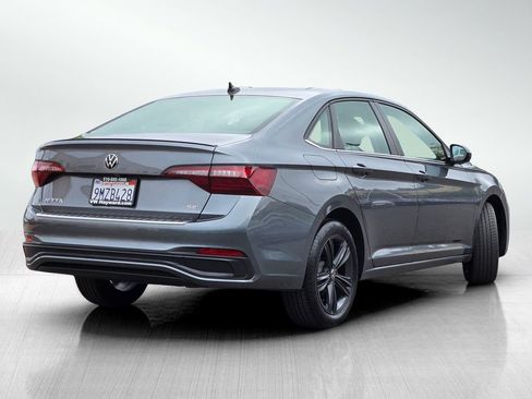 Used 2024 Volkswagen Jetta SE FWD image 5
