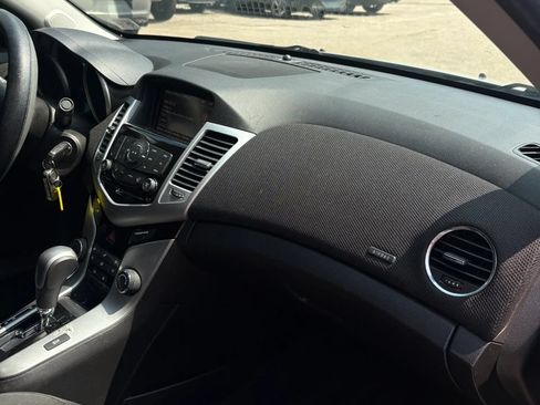 Used 2016 Chevrolet Cruze LT FWD image 19