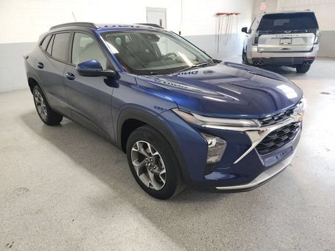 Used 2024 Chevrolet Trax LT FWD image 6