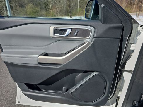 Used 2022 Ford Explorer XLT w/ Equipment Group 202A image 29