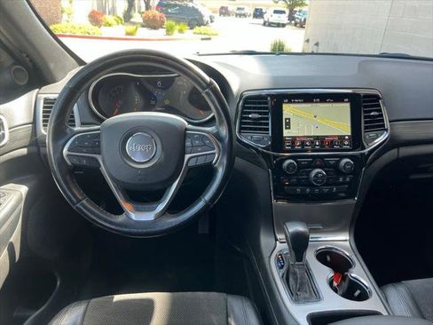 Certified 2021 Jeep Grand Cherokee Laredo X AWD/4WD image 17