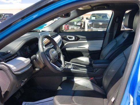 Used 2025 Jeep Compass Limited AWD/4WD image 14
