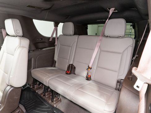 Used 2022 GMC Yukon XL SLT w/ SLT Premium Package RWD image 34