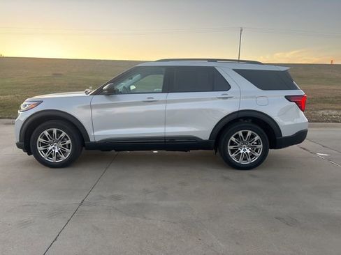 New 2026 Ford Explorer Active w/ Active Comfort Package AWD/4WD image 6