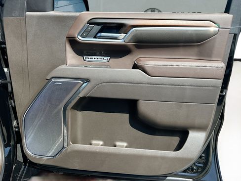 Used 2025 GMC Sierra 1500 Denali image 35
